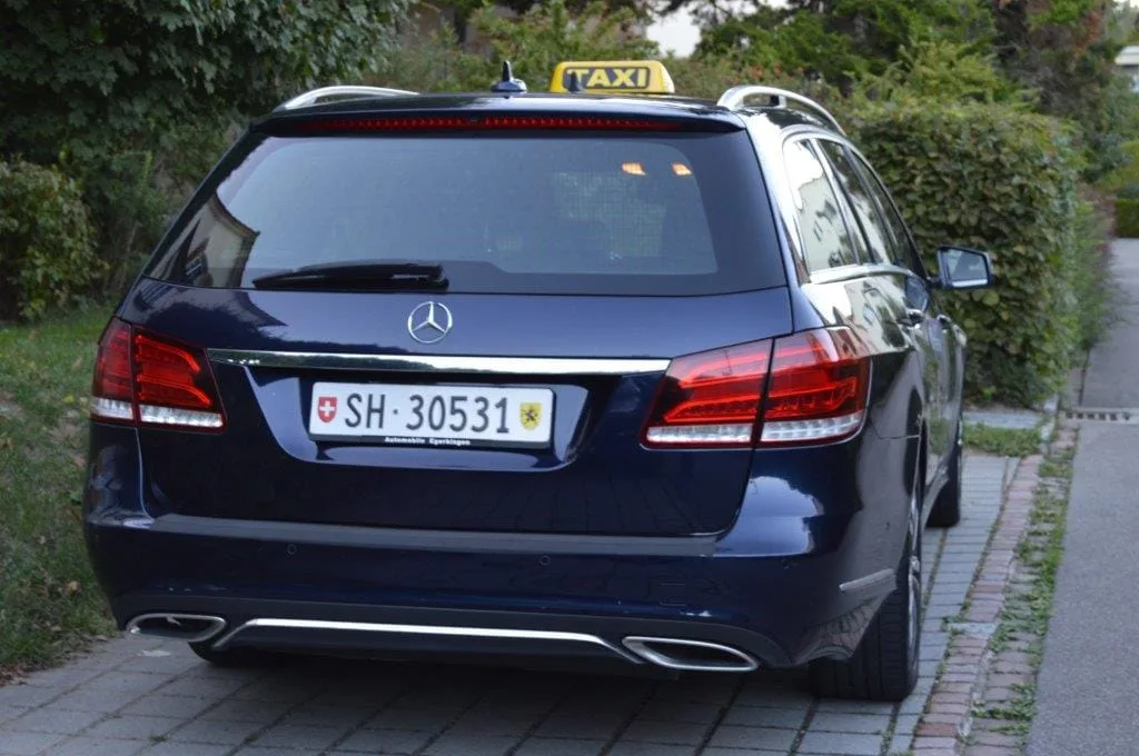 Mercedes-Benz Taxi von Ilyas Taxi Schaffhausen für Fernfahrten in der Schweiz